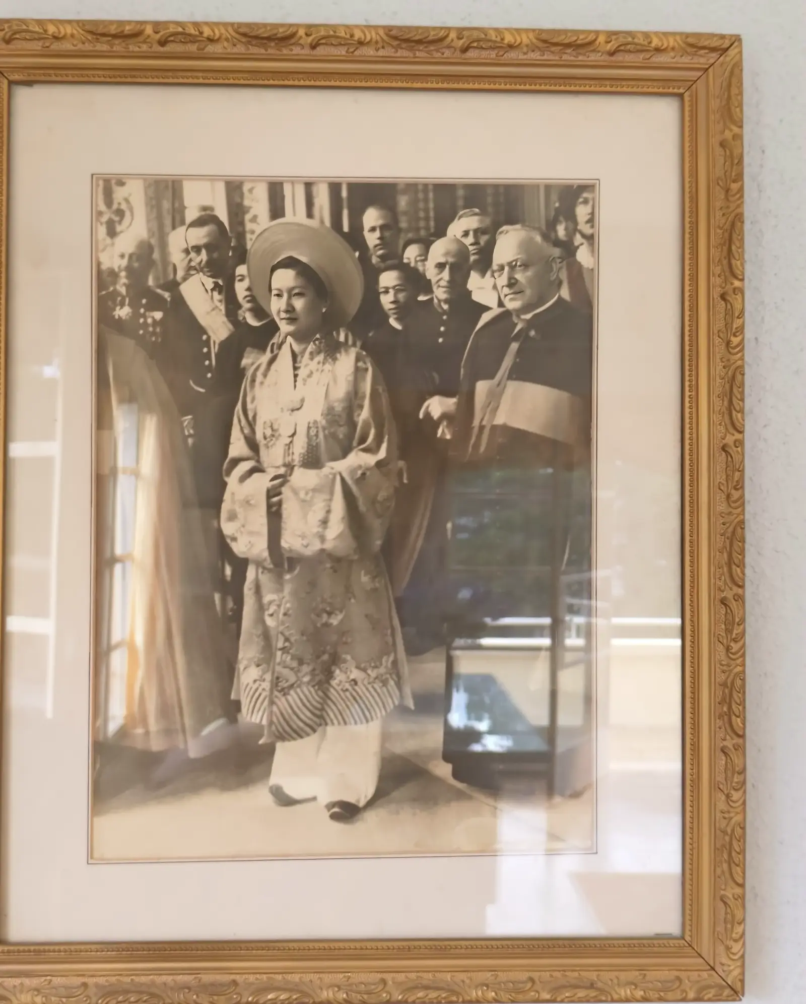 Memories From A Bygone Era: The Summer Holiday Villa Of Vietnam’s Last King 18 7b. Queen visiting pope Dinh3 Vietnam