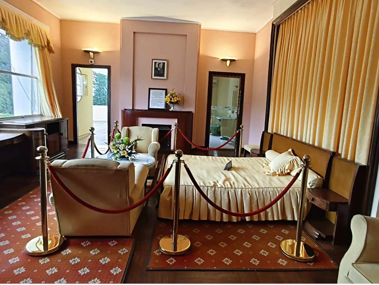 Memories From A Bygone Era: The Summer Holiday Villa Of Vietnam’s Last King 20 8. Kings bedroom Dinh3 Vietnam