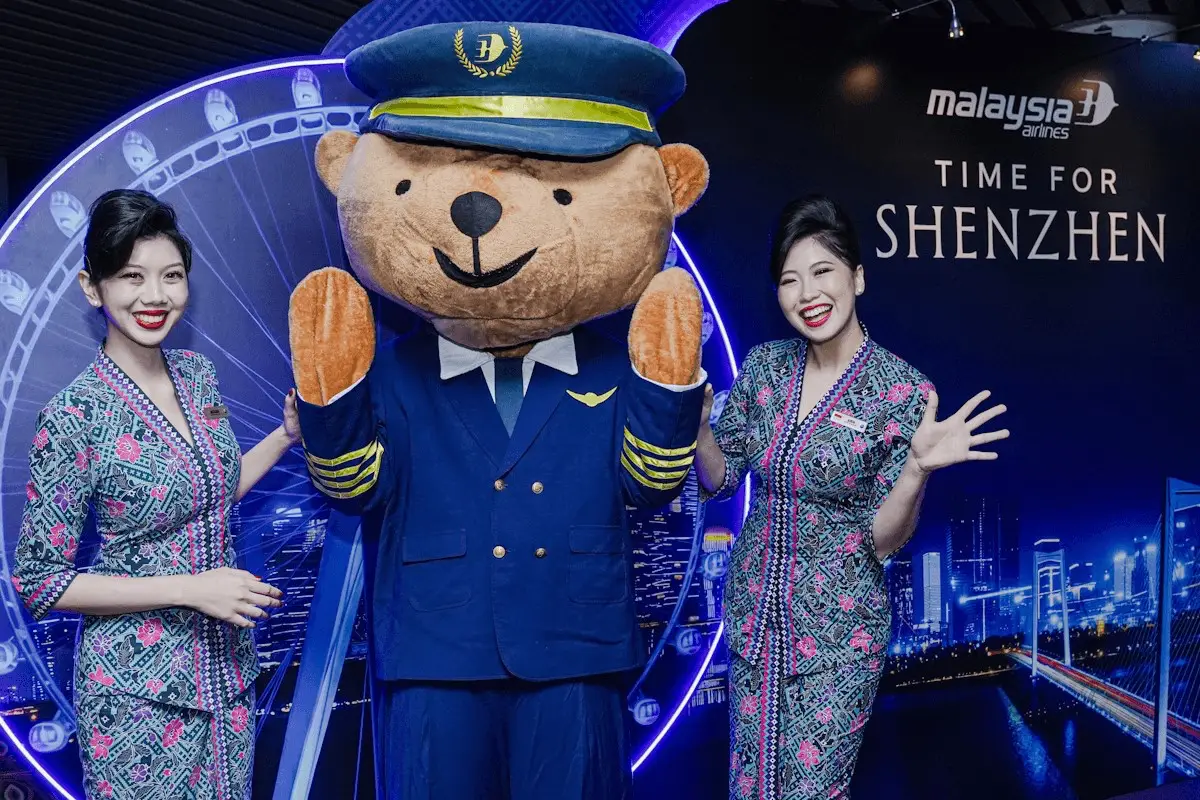 Malaysia Airlines Expands China Network With The Introduction Of Shenzhen And Changsha 3 Malaysia Airlines cabin crew and pilot mascot celebrate the launch of flights to Shenzhen.