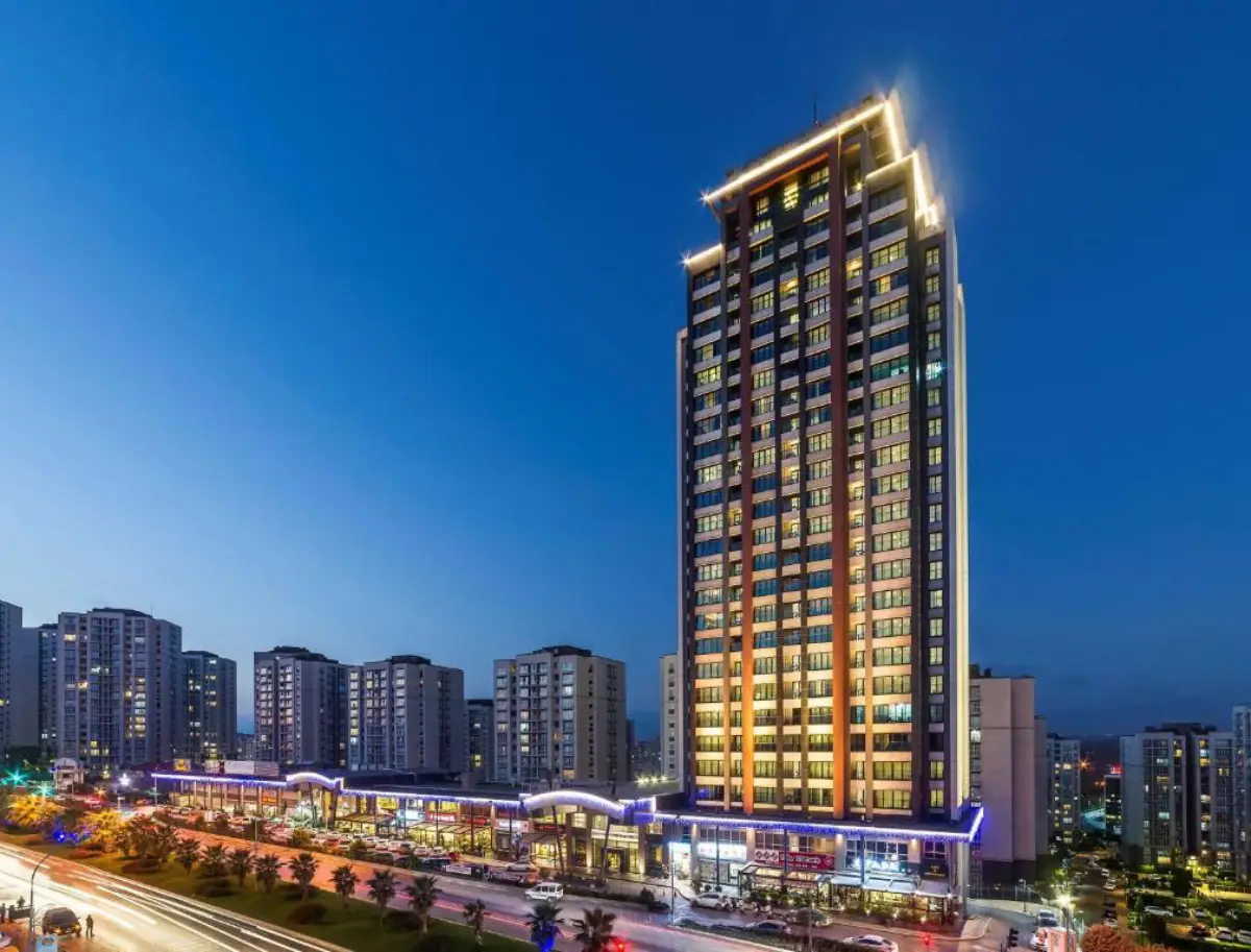 Exterior night view of Radisson Residences Avrupa TEM Istanbul, a modern high-rise hotel and serviced residence with illuminated façade in Istanbul, Türkiye.