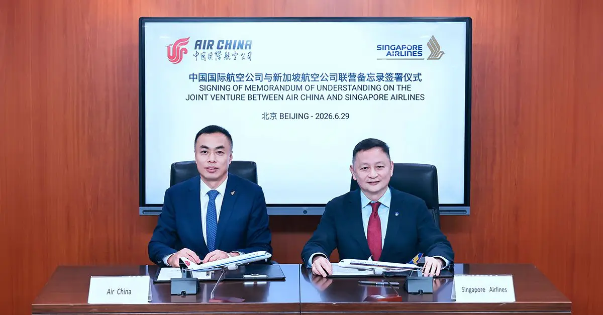 Air China And Singapore Airlines Sign Memorandum Of Understanding To Deepen Commercial Cooperation 3 Air China and Singapore Airlines executives sign a memorandum of understanding for a commercial joint venture partnership in Beijing.