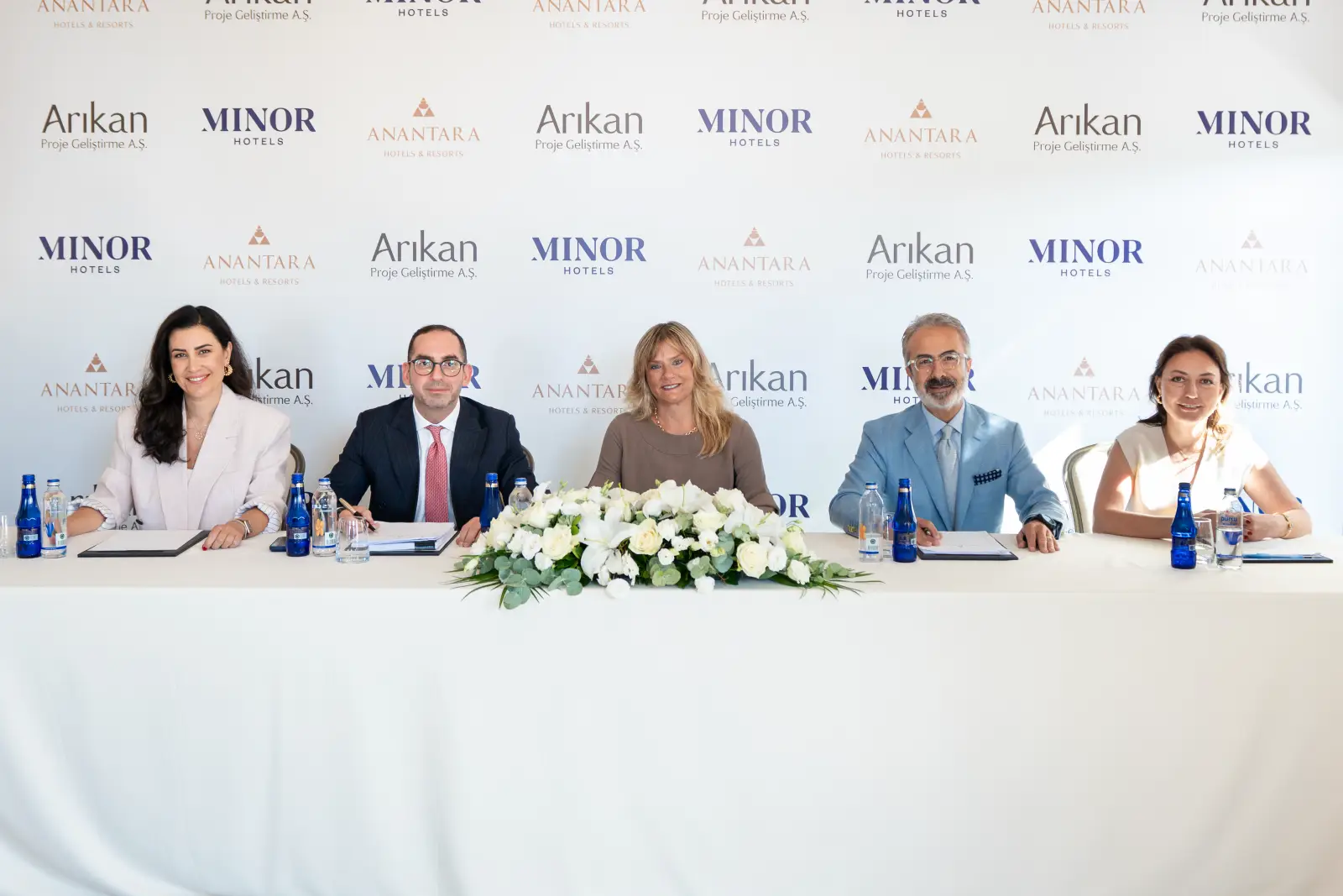 Minor Hotels Announces Anantara Retreat And Residences In Çeşme 3 Representatives from Minor Hotels and Arıkan Proje Geliştirme attend the signing ceremony for the Anantara Retreat and Residences Çeşme development.