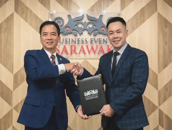 Datu Hii Chang Kee presents Jason Tan Chin Foo with his official appointment as CEO of Business Events Sarawak.