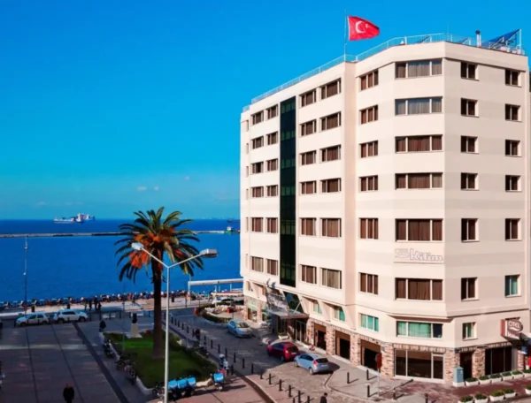 Home 8 Kilim Hotel overlooks Izmir's Alsancak waterfront, offering sea views near the Kordon promenade and the Aegean coast.