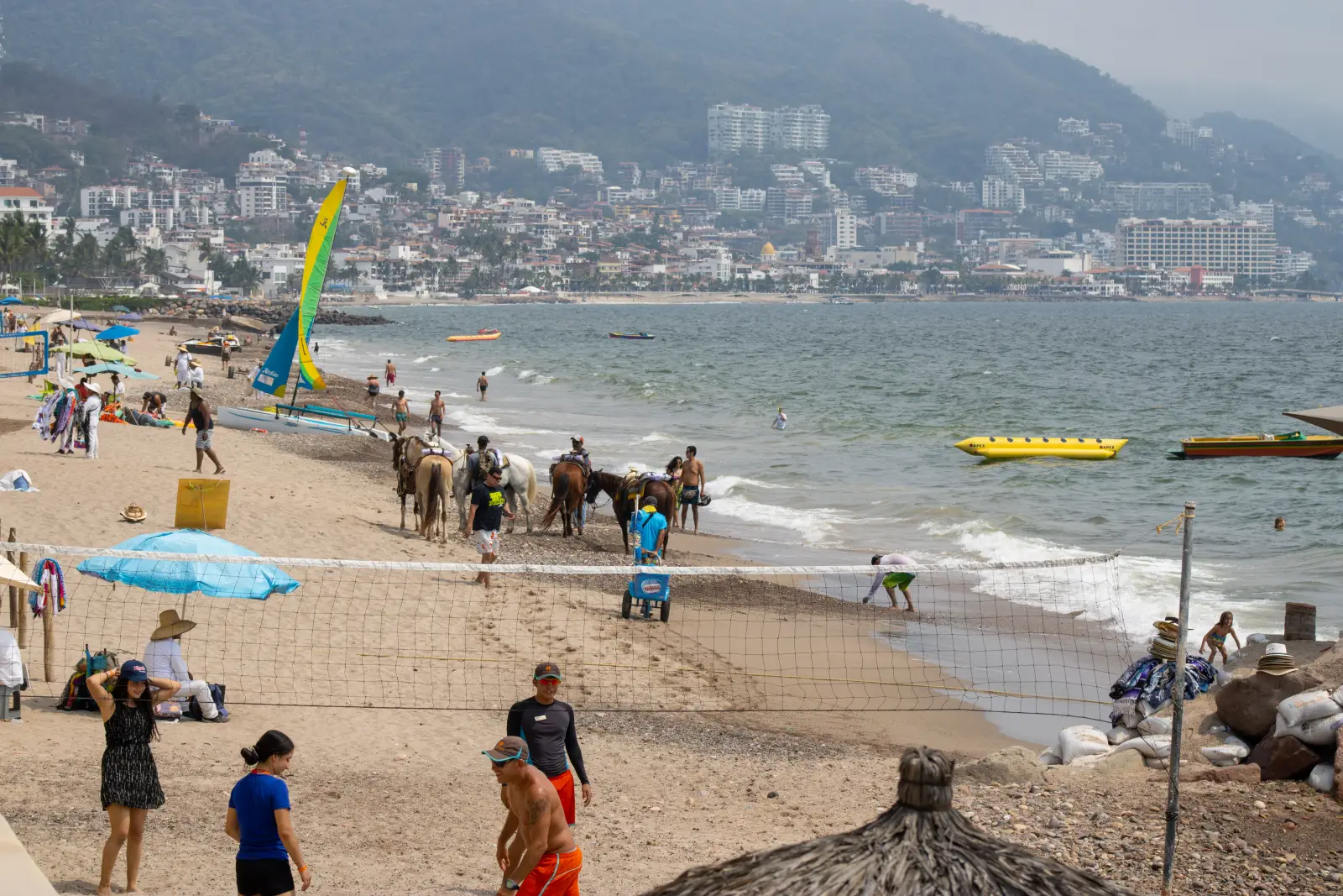 Mexico Flags 5 Beaches Unsafe As 98.3% Of Shoreline Is Clean 3 Visitors enjoy the beach and water activities along the coast of Puerto Vallarta, Mexico.