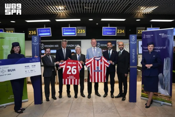Home 9 Officials celebrate Riyadh Air's inaugural nonstop Madrid flight at Madrid-Barajas Airport, marking the launch of the new Saudi Arabia to Spain route.