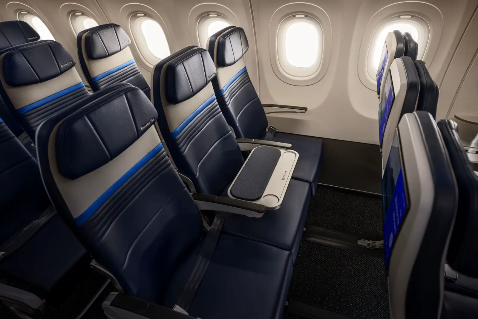 United Launches Economy Plus Class That Comes With The Middle Seat 3 United Economy Plus cabin on an Airbus A321XLR featuring an open middle seat with a shared table.