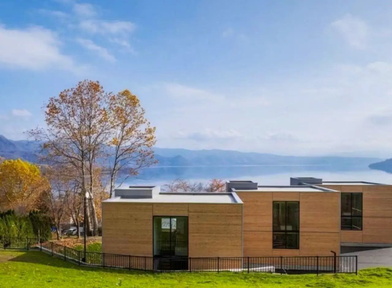 Modern lakeside hotel overlooking Lake Tōya in Hokkaido with contemporary architecture and scenic mountain views.